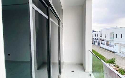 5-Bedroom Semi-Detached Duplex in Orchid for Sale